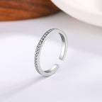 Zarte handwerkliche Ring