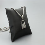 Schöne Halskette mit einzigartigem Stil