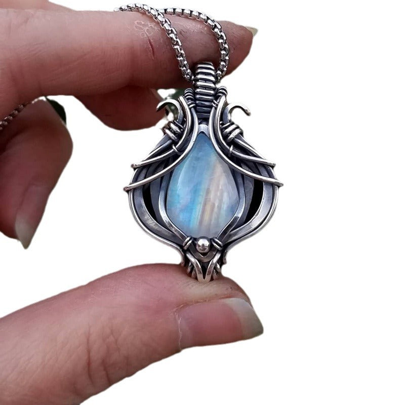 Zarte handwerkliche Halskette