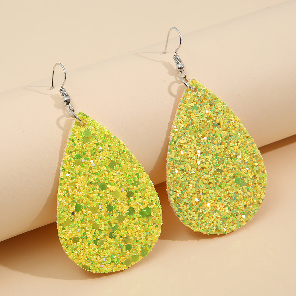 Zarte handwerkliche Ohrring