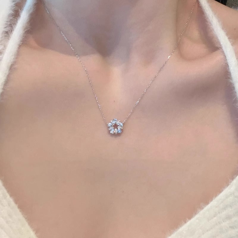 Zarte handwerkliche Halskette