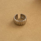 Zarte handwerkliche Ring