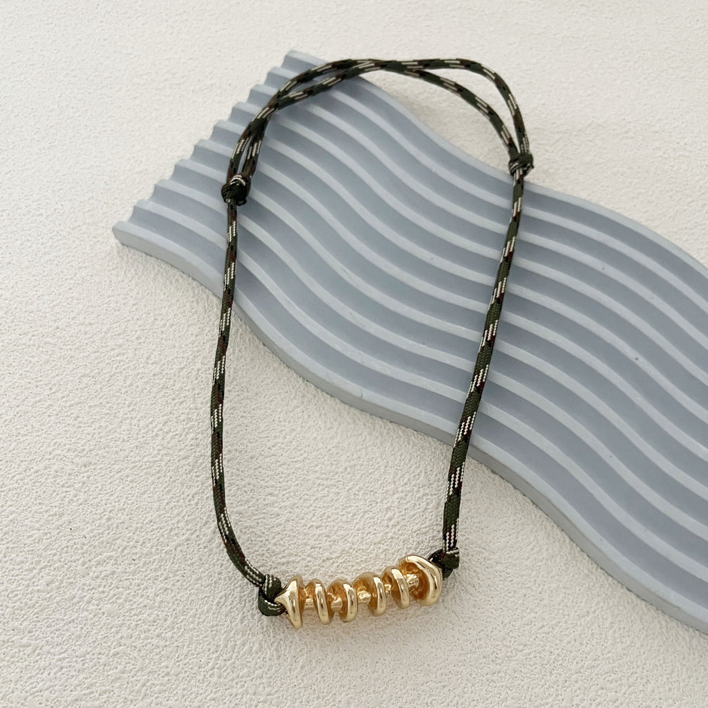 Schöne Halskette mit einzigartigem Stil