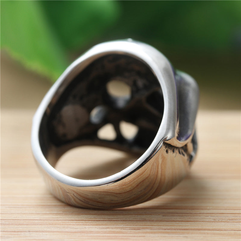Zarte handwerkliche Ring