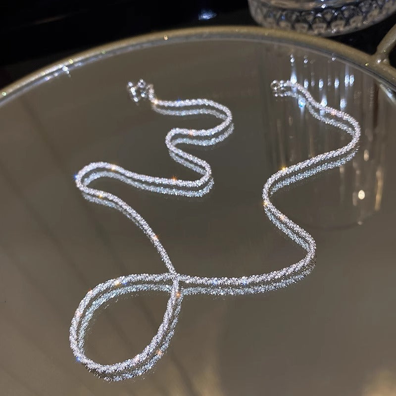 Schöne Halskette mit einzigartigem Stil