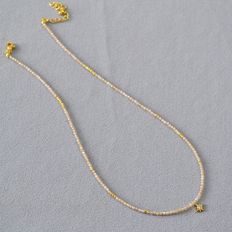 Zarte handwerkliche Halskette