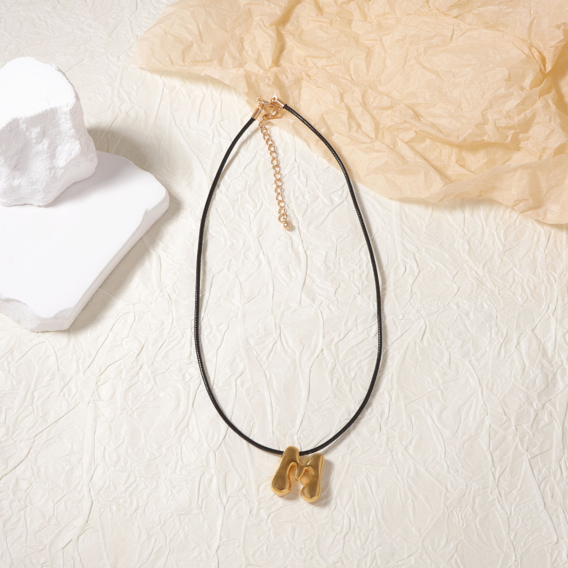 Zarte handwerkliche Halskette