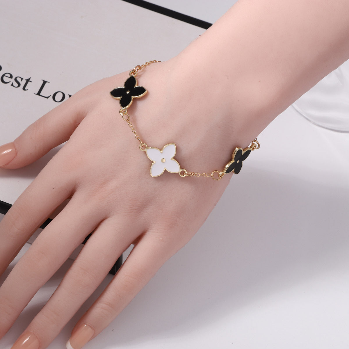 Schöne Halskette mit einzigartigem Stil