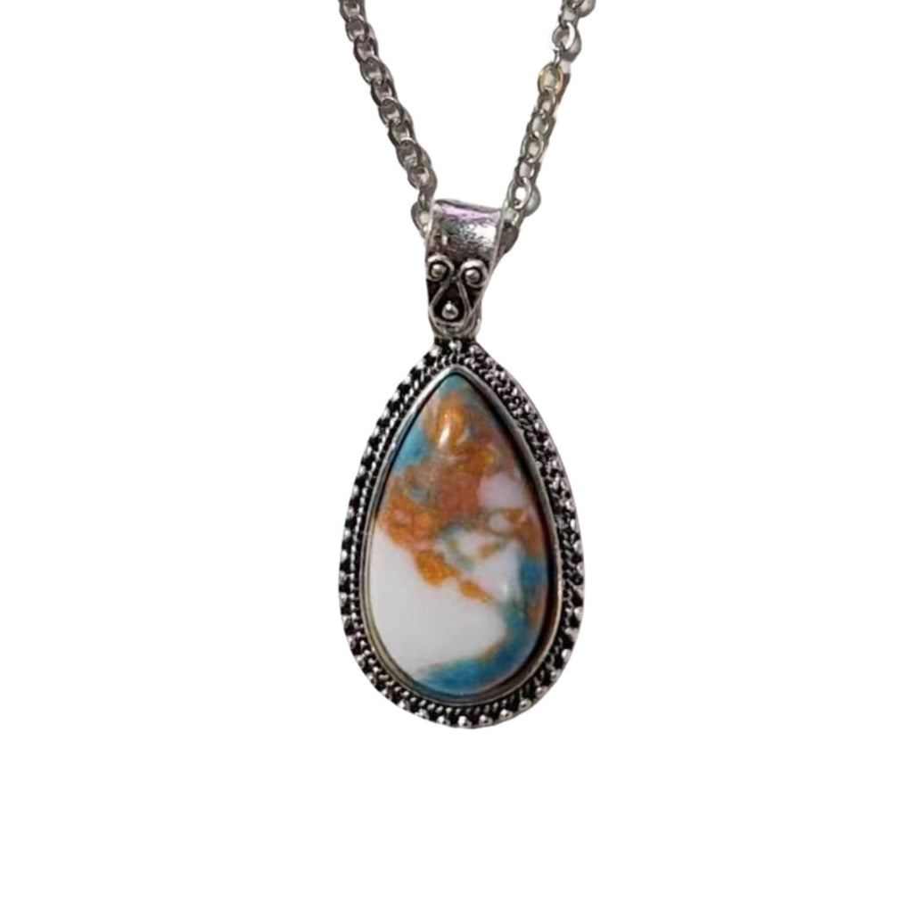 Zarte handwerkliche Halskette