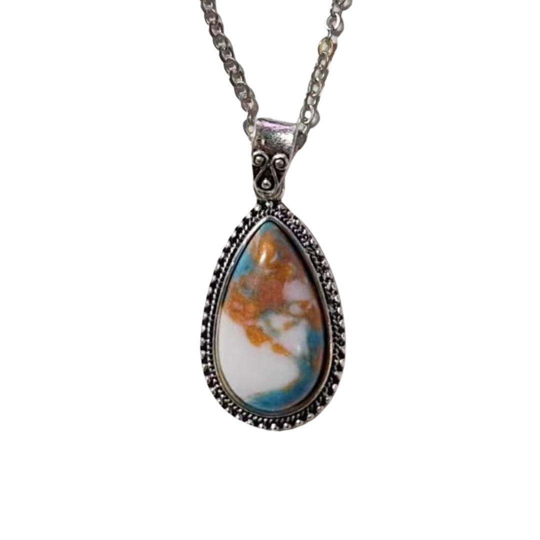 Zarte handwerkliche Halskette