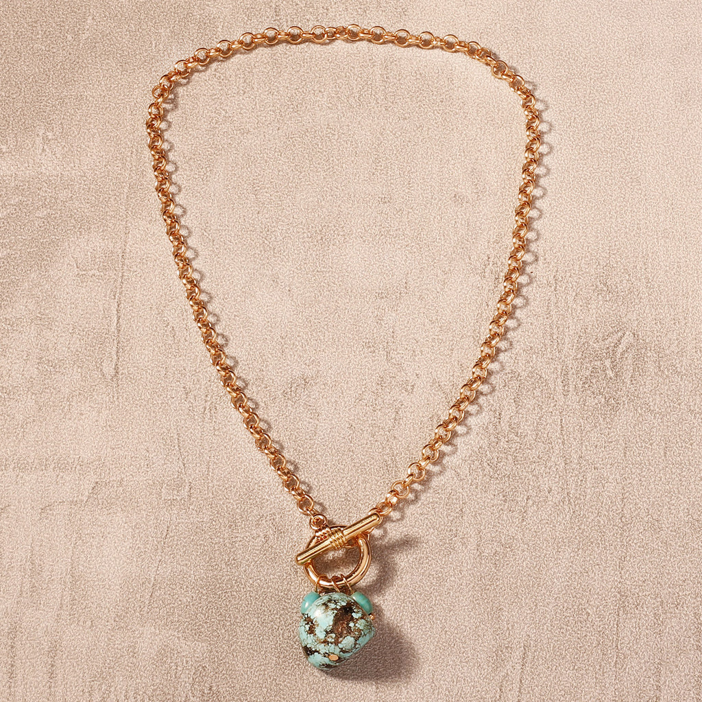 Schöne Halskette mit einzigartigem Stil