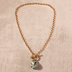 Schöne Halskette mit einzigartigem Stil