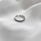 Zarte handwerkliche Ring