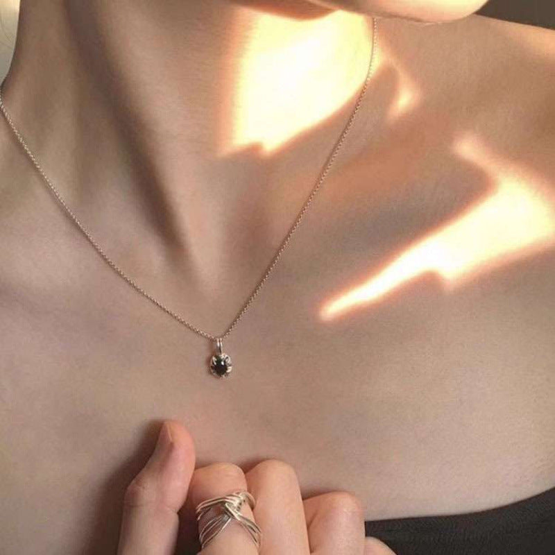 Zarte handwerkliche Halskette