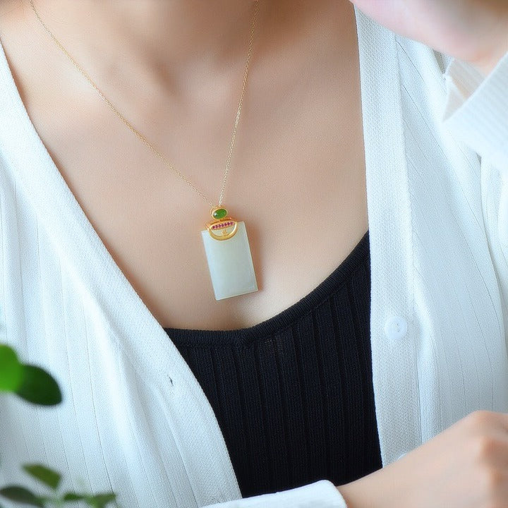 Zarte handwerkliche Halskette