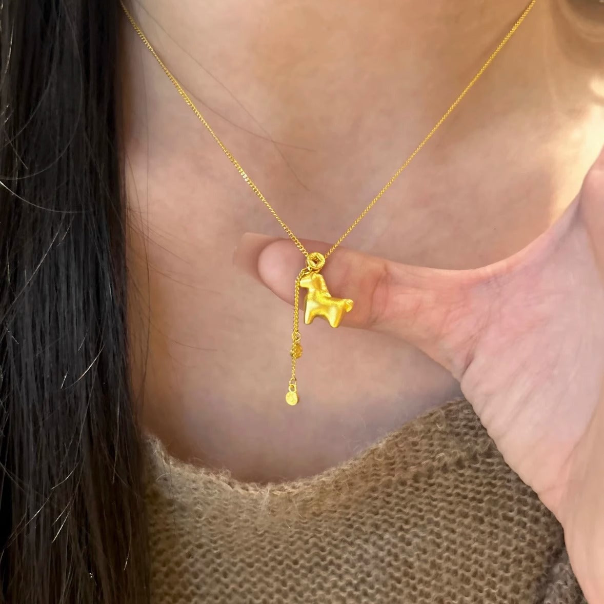 Schöne Gold Halskette mit einzigartigem Stil