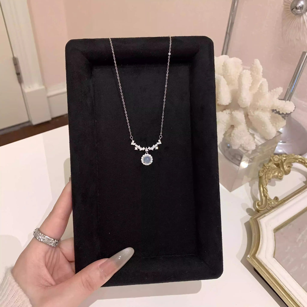 Schöne Halskette mit einzigartigem Stil