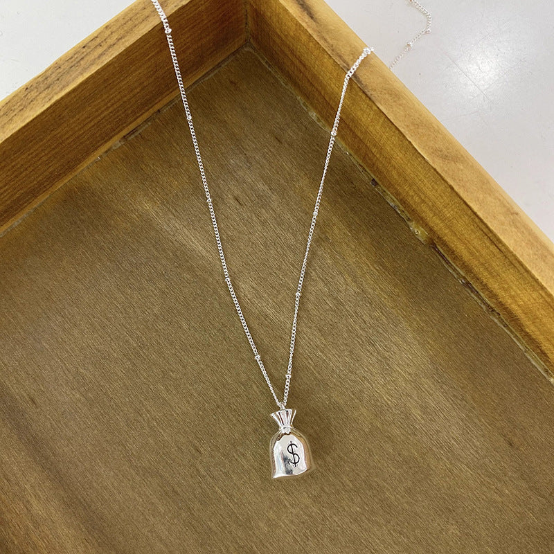 Zarte handwerkliche Halskette