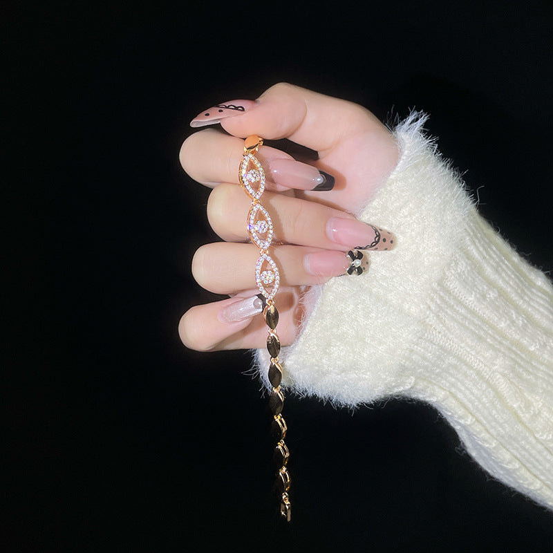 Schöne Armband mit einzigartigem Stil