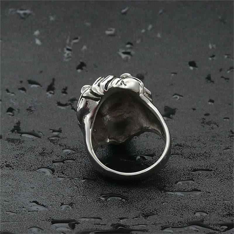 Zarte handwerkliche Ring