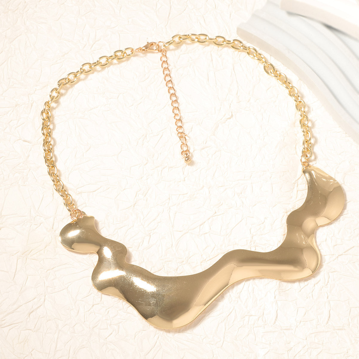 Schöne Halskette mit einzigartigem Stil