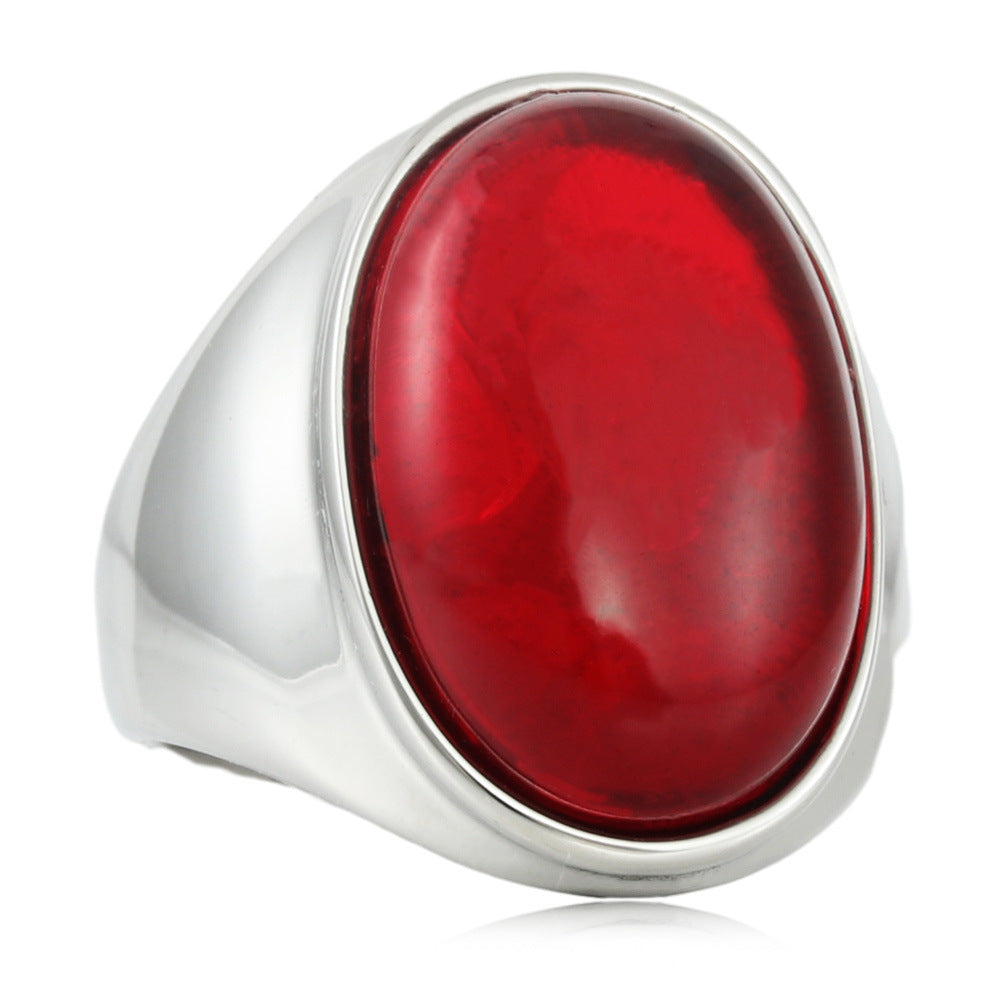 Zarte handwerkliche Ring