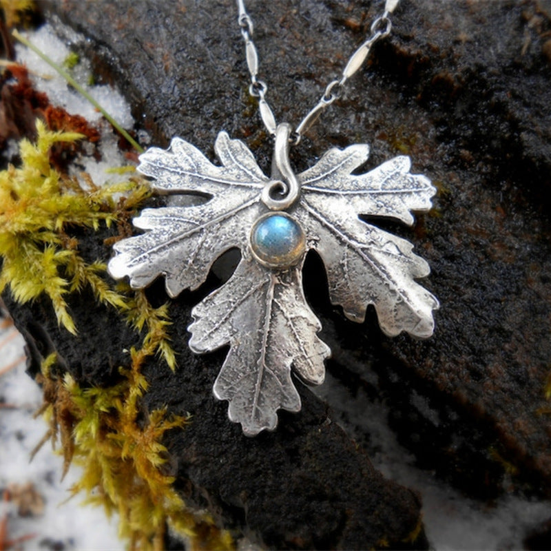 Zarte handwerkliche Halskette