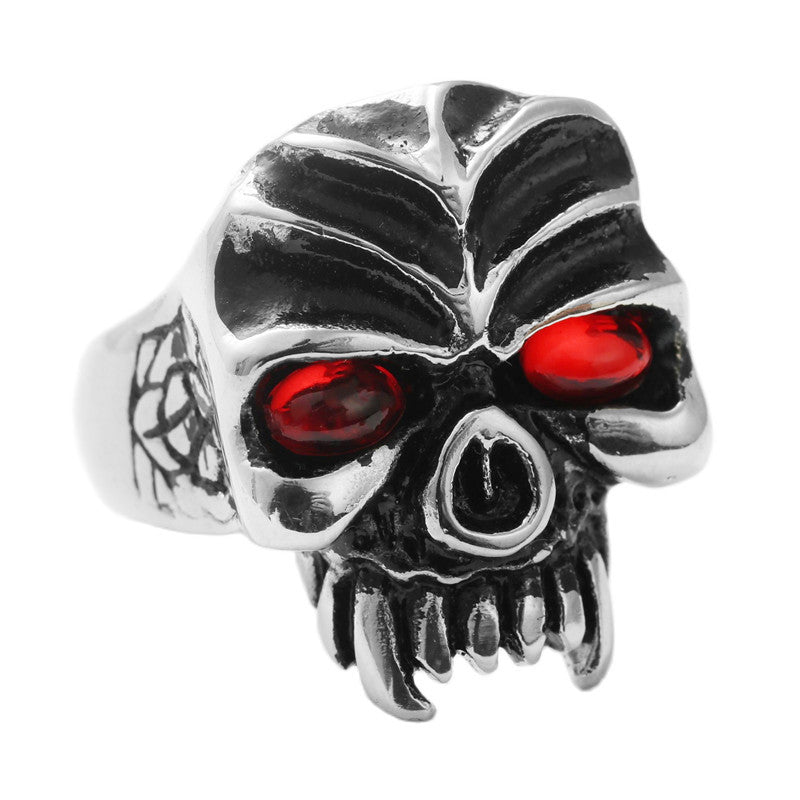 Zarte handwerkliche Ring