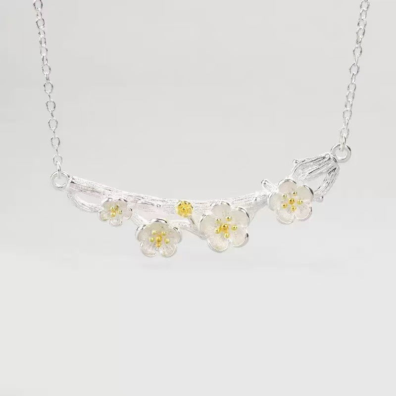 Schöne Halskette mit einzigartigem Stil