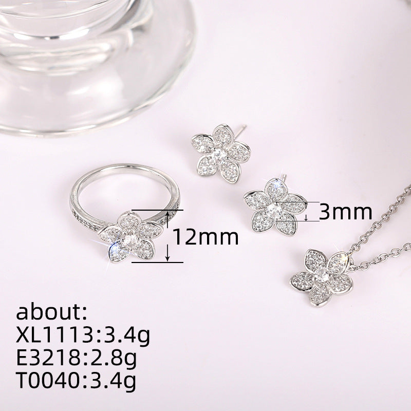 Schöne Halskette mit einzigartigem Stil