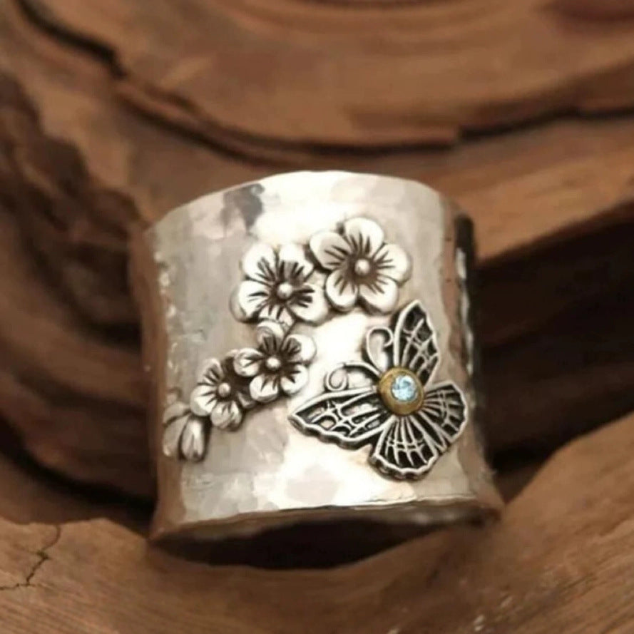 Zarte handwerkliche Ring