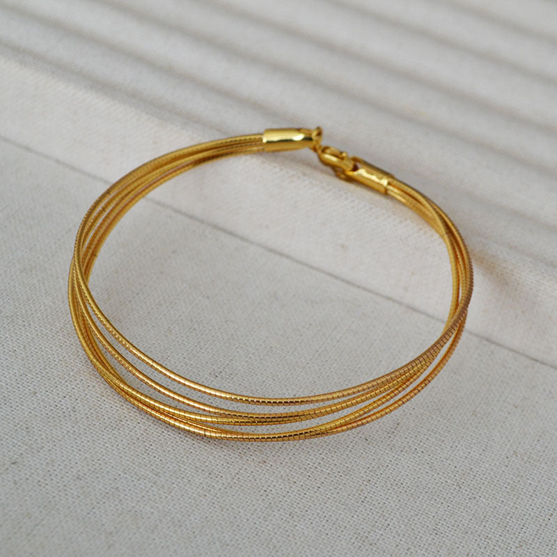 Schöne Gold Armband mit einzigartigem Stil