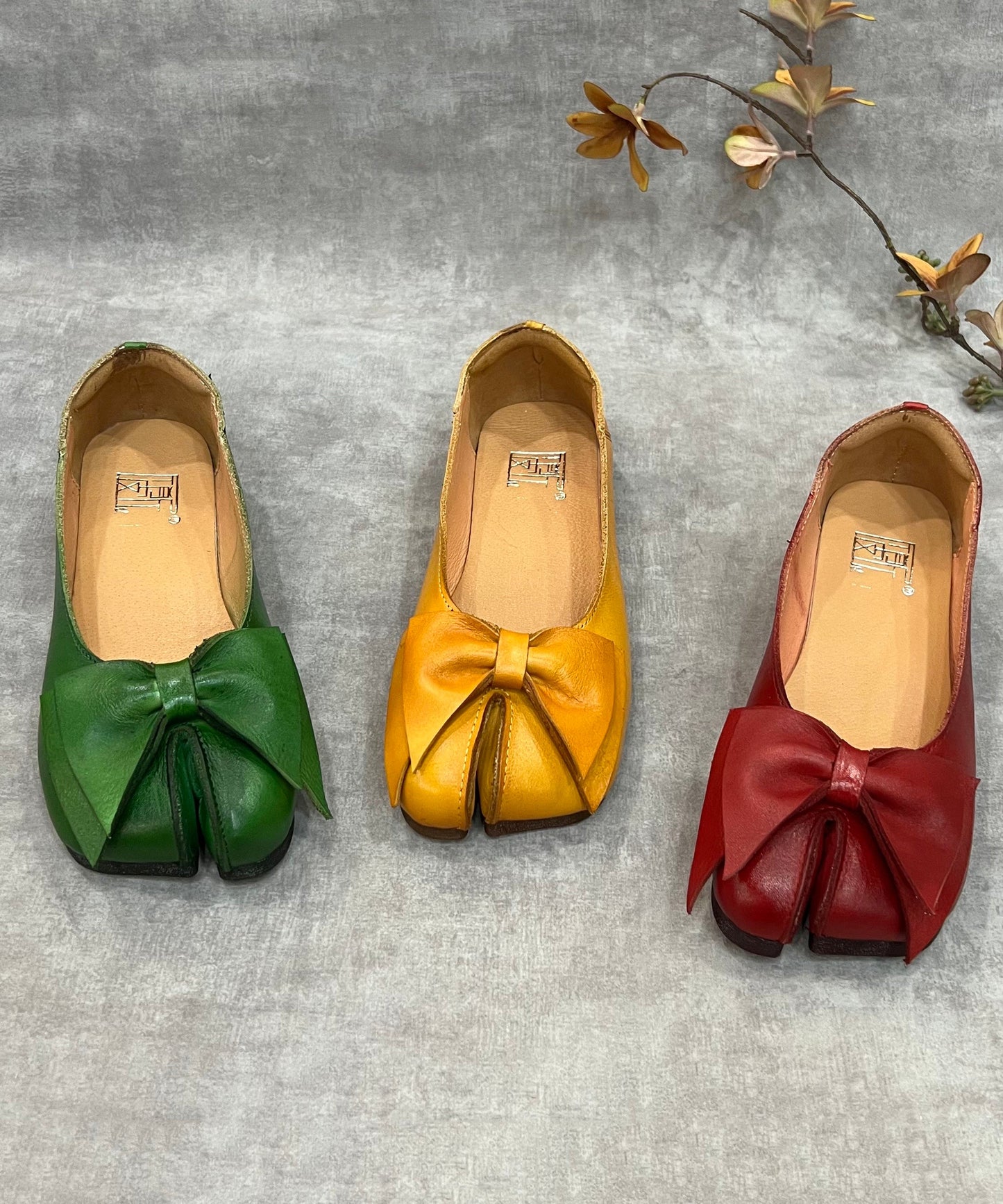 Green Bow Split Toe Cowhide Leather Flat Shoes for