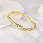 Schöne Armband mit einzigartigem Stil