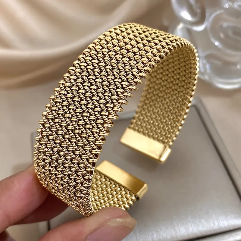 Schöne Gold Armband mit einzigartigem Stil